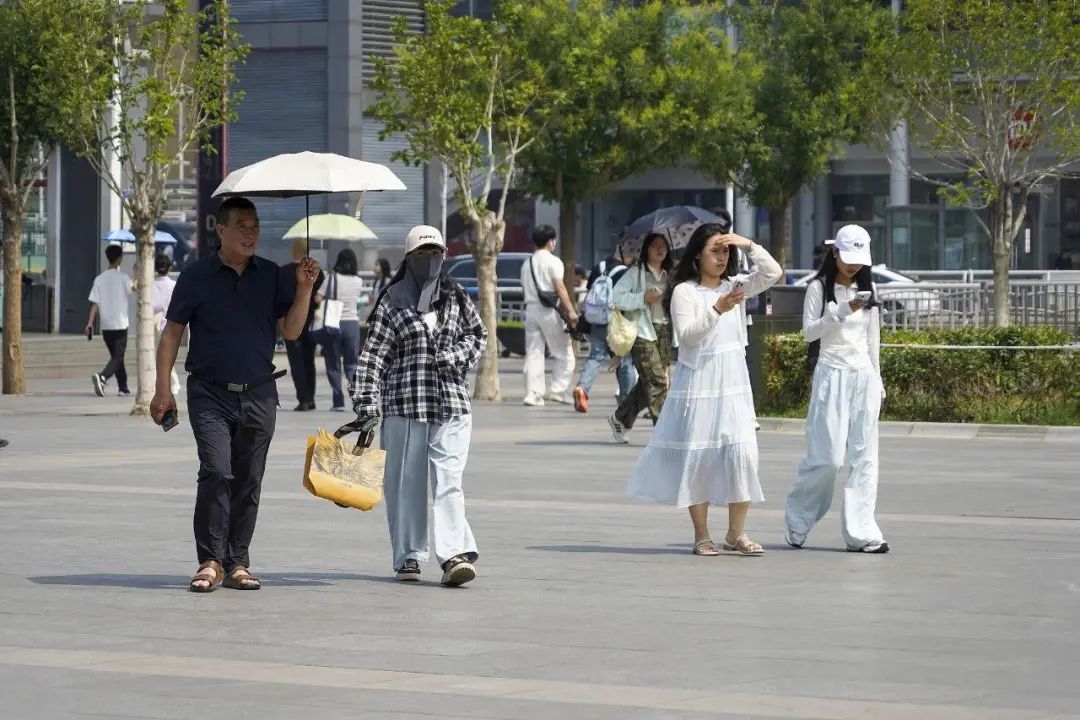 局地40℃以上！出门穿什么颜色衣服更凉快？