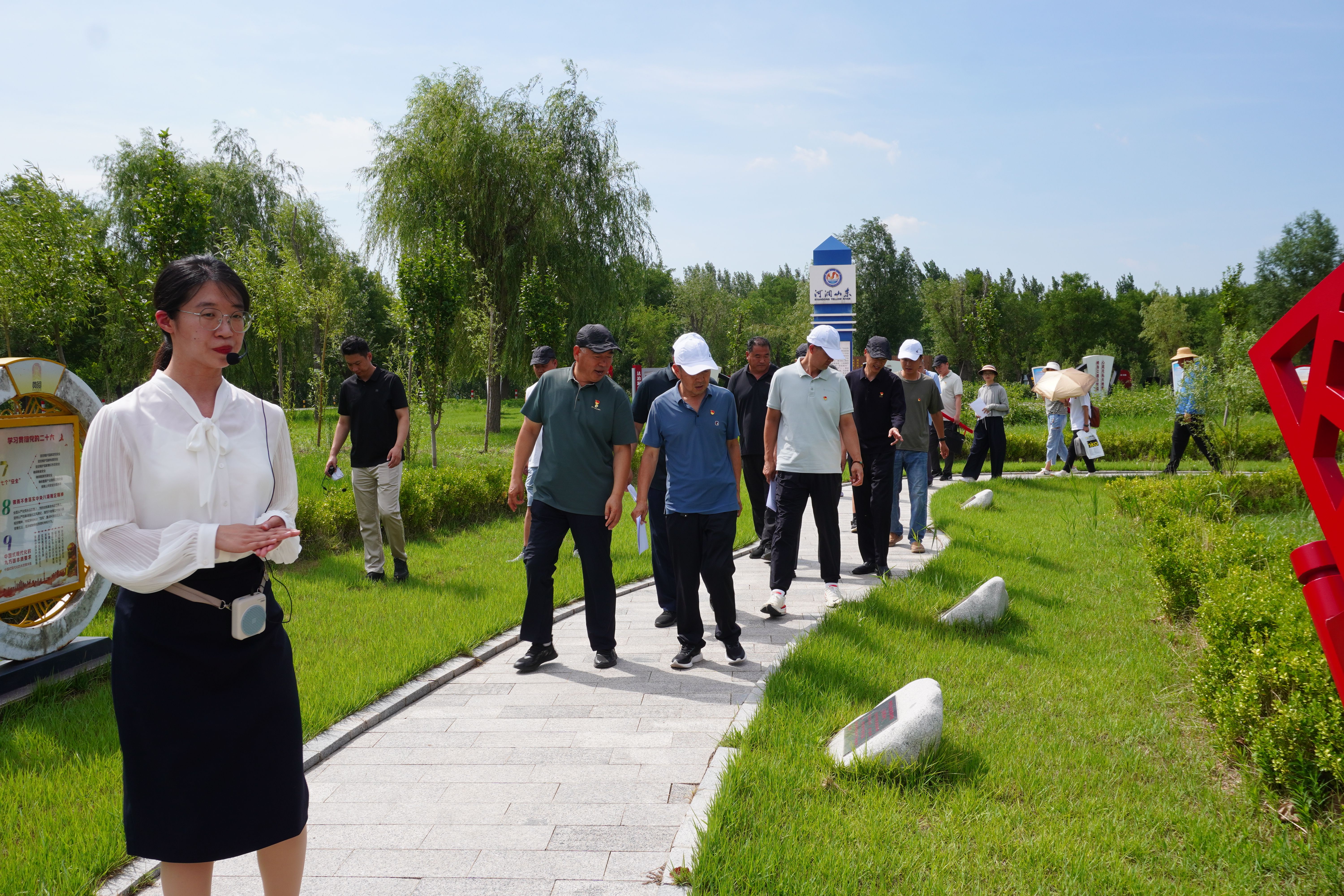 东营经济技术开发区开展军休干部学习观摩活动