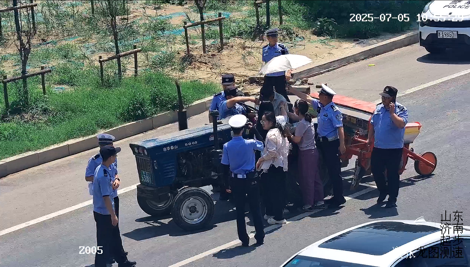 拖拉机驾驶人中暑昏迷，济南警民携手守护