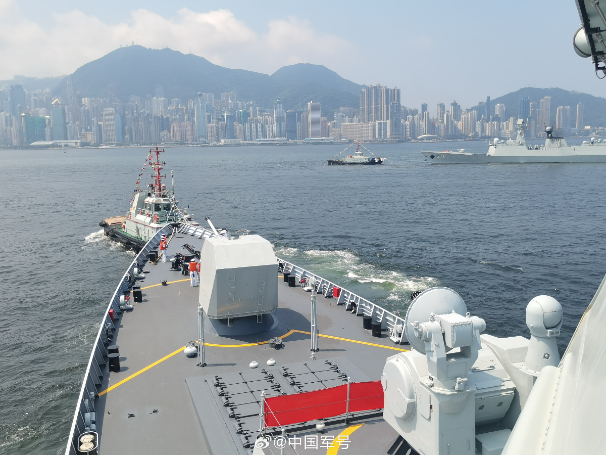山东舰航母编队结束访问离开香港