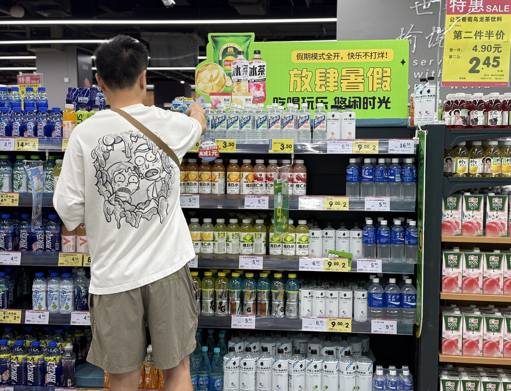 果然财经｜近半年推出超14款新品，电解质水抢占货架C位