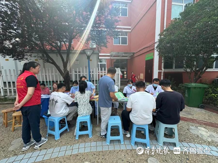 滕州市康复医院与蕃阳社区开展专家义诊服务活动