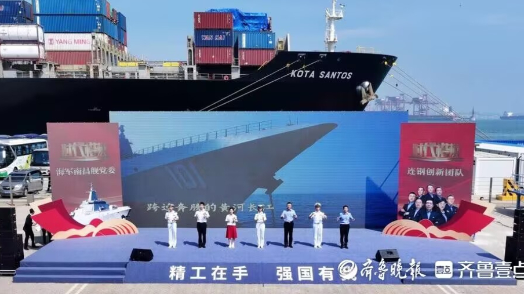 两个“时代楷模”群体亮相山东港口青岛港集装箱自动化码头