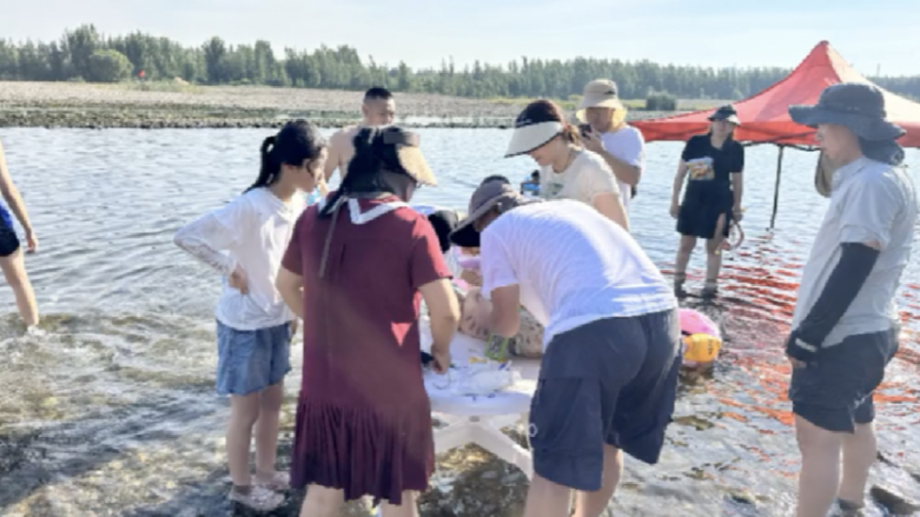 果然视频·青岛故事丨两岁娃溺水失去意识！青岛车友接力救援
