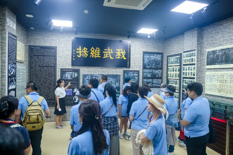 鲁台青年在济参观抗战胜利山东战区受降旧址