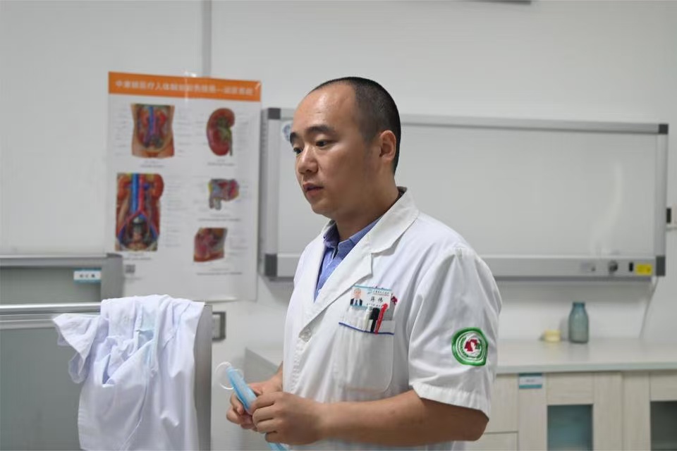 第九届山东省道德模范提名奖|蒋伟：善举诠释医者担当