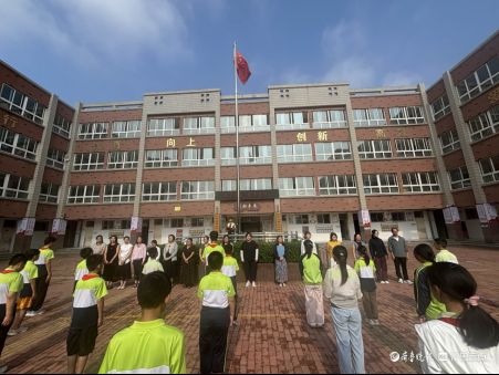 嘉明实验小学举行2025年毕业典礼暨主题升旗仪式
