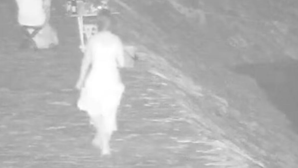 果然视频丨女孩心情不好深夜独自去海边，民警老父亲式碎碎念劝回