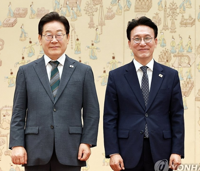 民调机构“盖洛普韩国”4日发布的民调显示，韩国总统李在明上任“满月”之际的支持率为65%。与此同时，李在明政府的内阁班底也基本完成搭建。