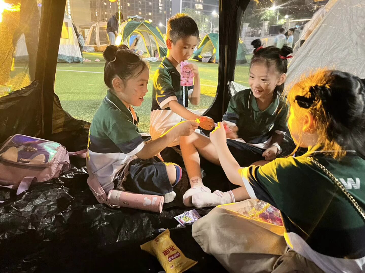 济南高新区瀚阳学校：帐篷节里趣成长，童梦飞扬乐无边