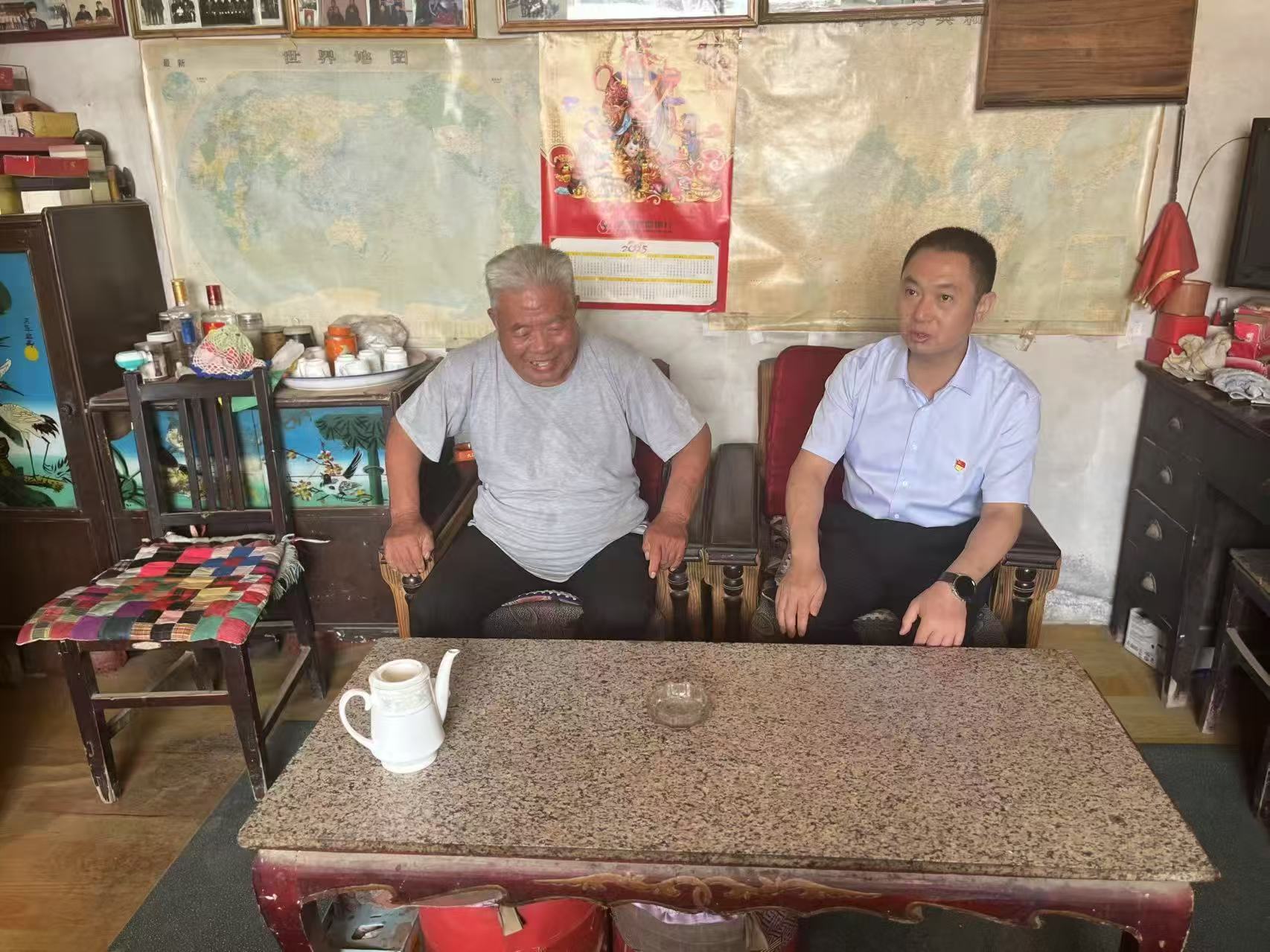 滨州农商银行“七一”前夕走访慰问老党员及困难党员