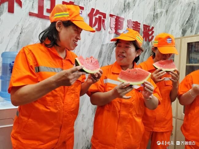 调整作业时间、设置歇脚点，济南城管为环卫工人撑起“清凉伞”