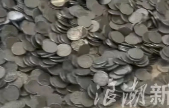扛140斤硬币存银行遭拒，谁来守护现金使用者的权益