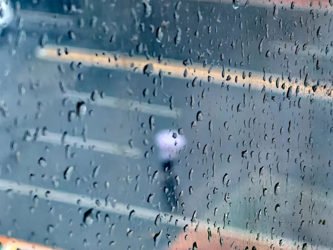 局地短时雨强大！北京发布暴雨蓝色预警，记得带伞