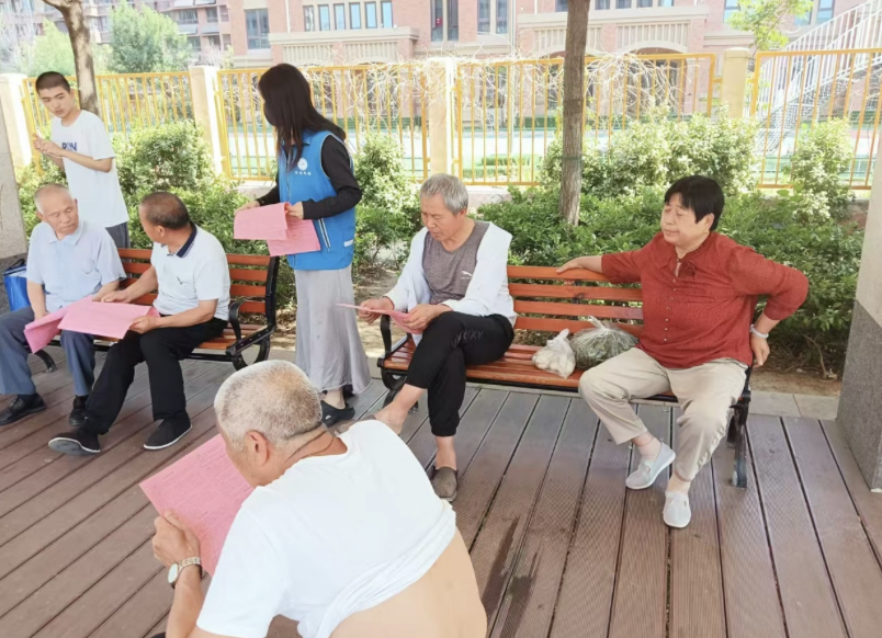 安居街道居礼社区开展惠民政策宣传活动