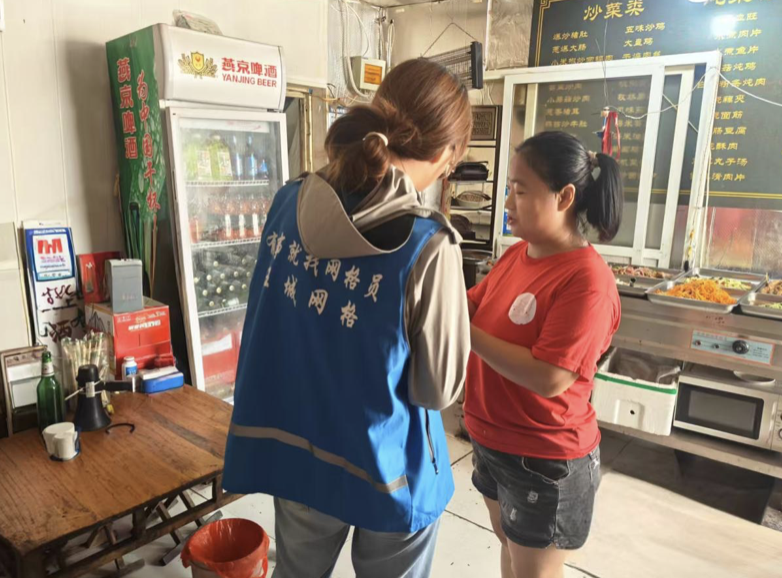 南苑街道南苑社区开展夏季食品安全检查活动