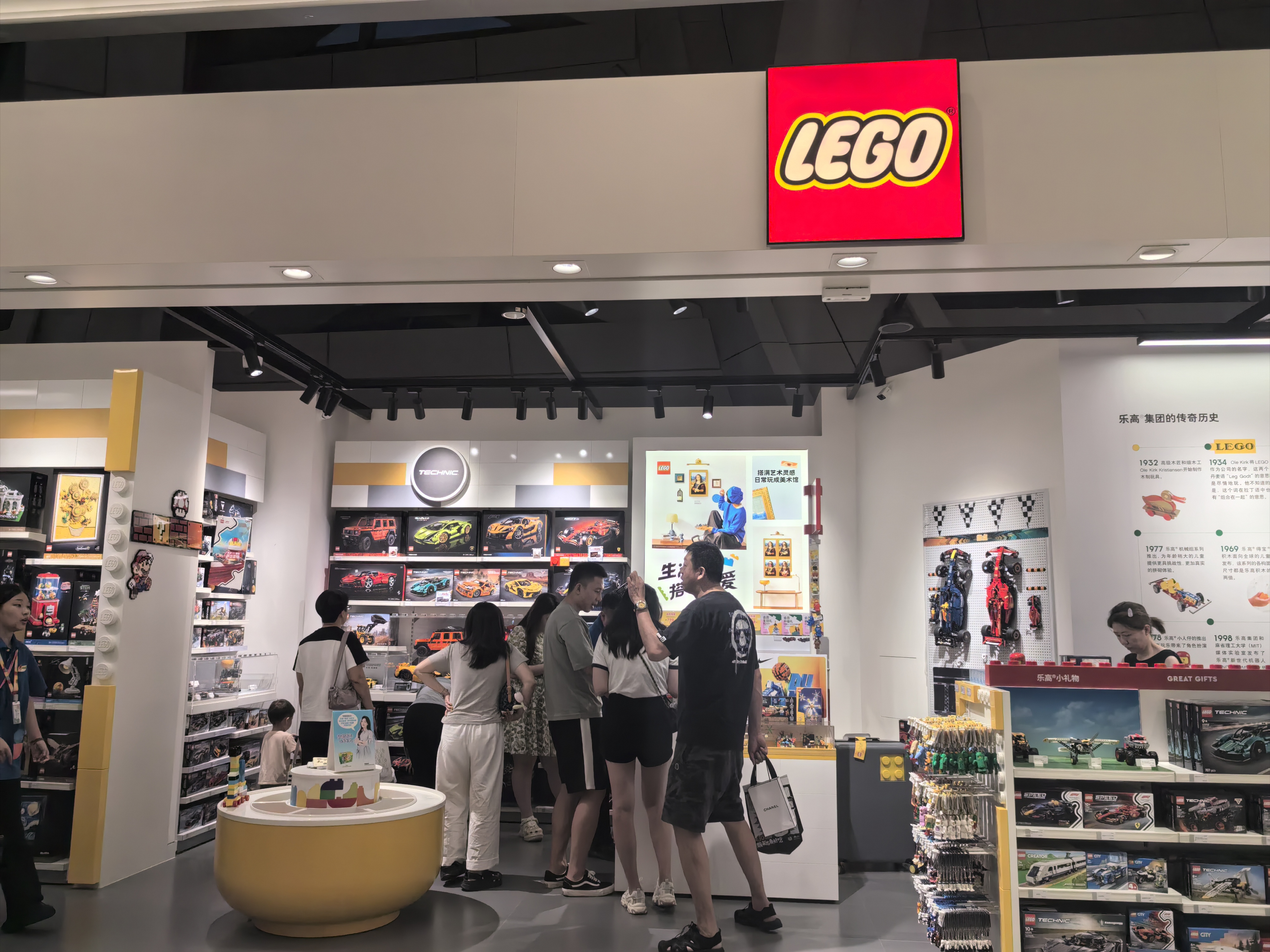 果然财经|从“塑料黄金”到新品遇冷，乐高还卖得动吗？