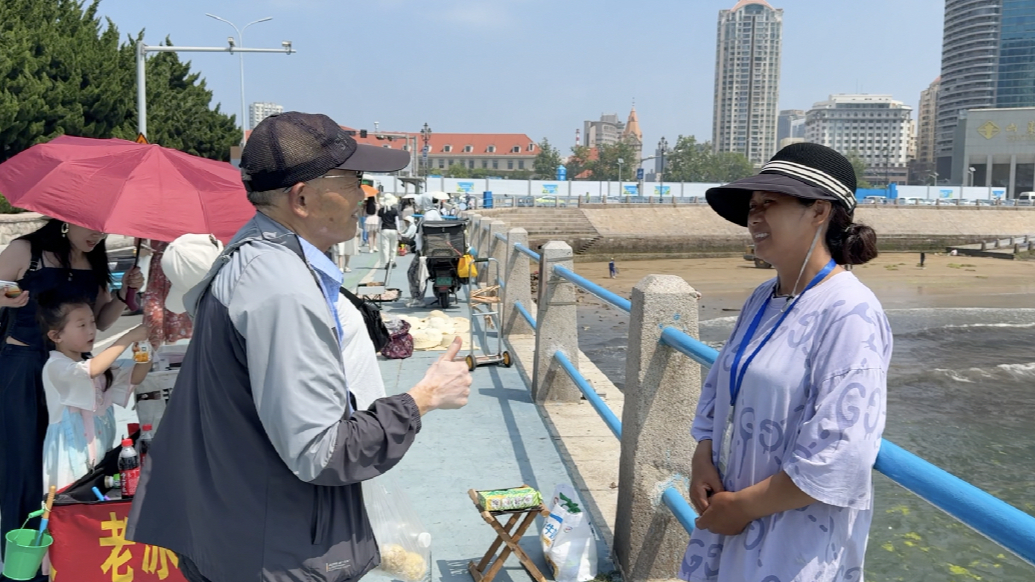 果然视频丨“谢谢大姐为城市增光添彩”，青岛市民现场感谢刘玉荣