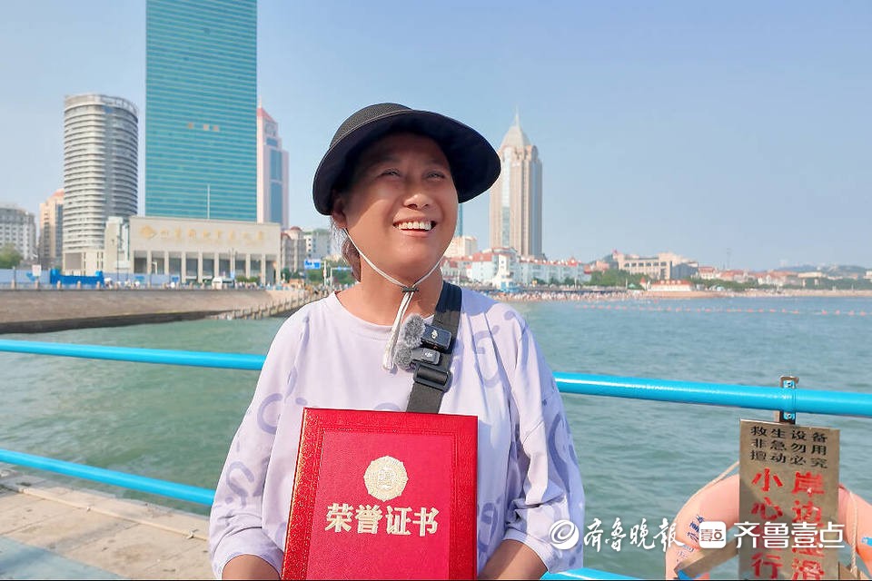 专题丨栈桥“玉米阿姨” 乘风破浪勇救人