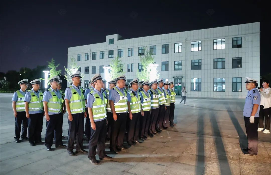 牡丹区交警：深夜街头的“守护者”！数辆改装摩托被查！