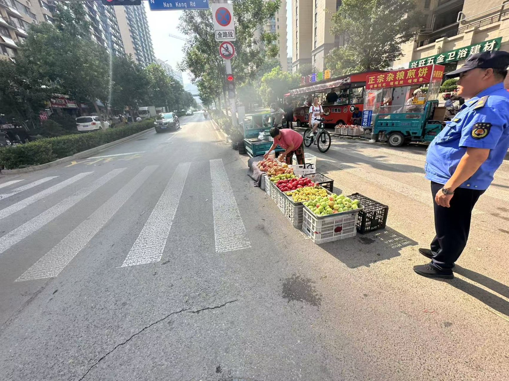 济南市中区十六里河：维护交通秩序，消除道路隐患