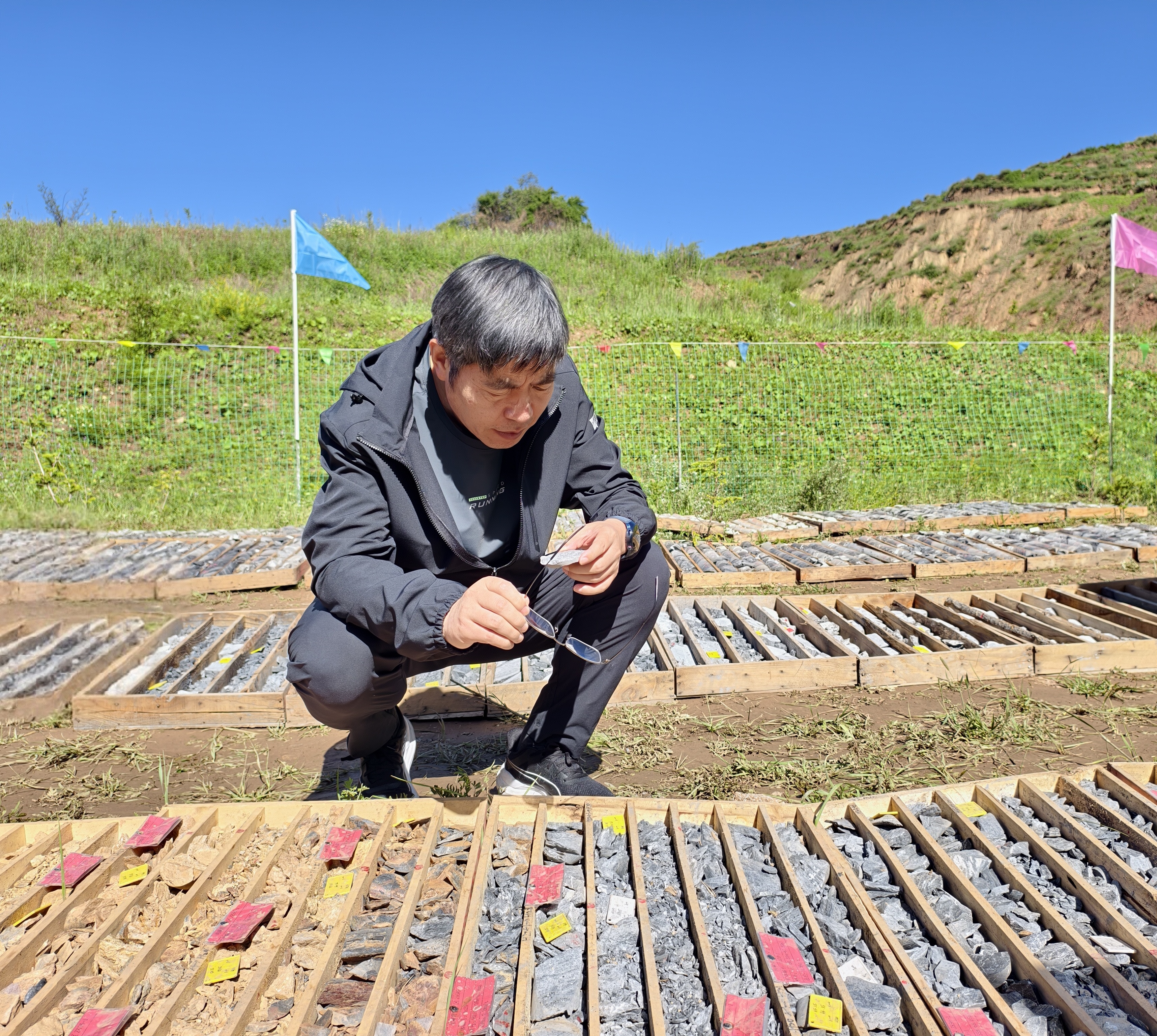 山东省地矿局第七地质大队到甘肃岷县金矿项目调研指导工作