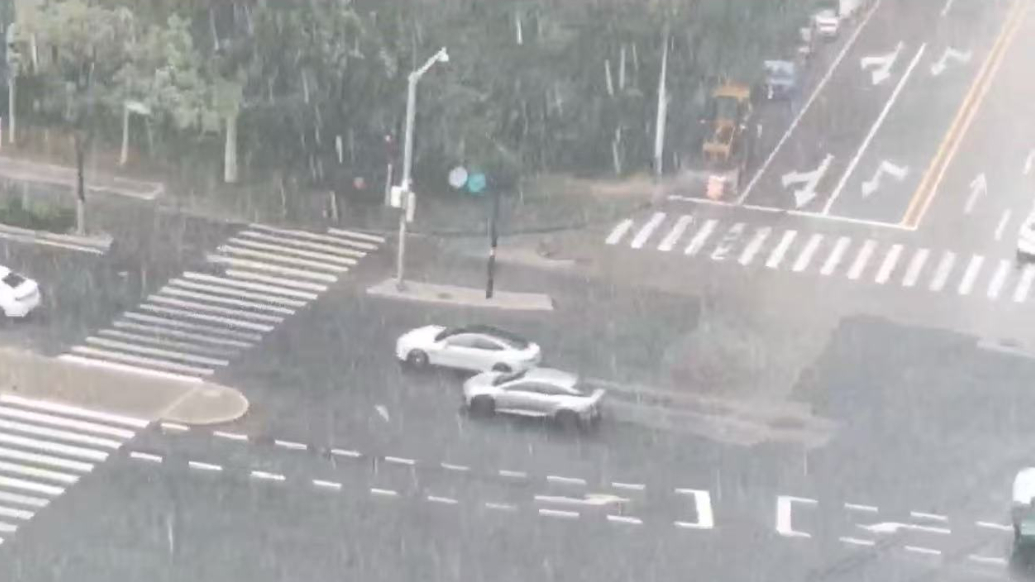 天气情报站|哗哗哗！济南高新区突降大雨，行人猝不及防