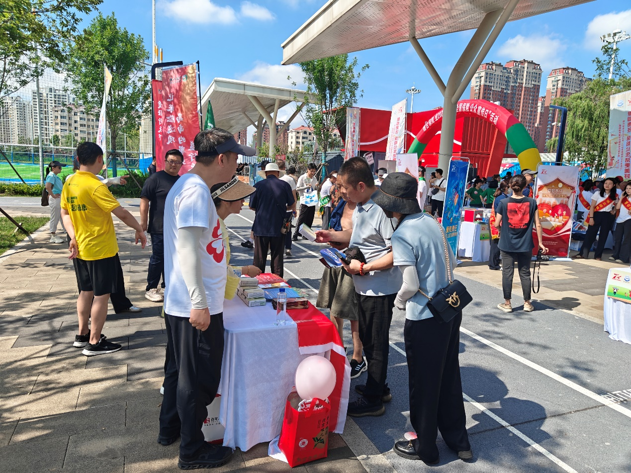 百年人寿烟台中支开展“7.8全国保险公众宣传日”活动