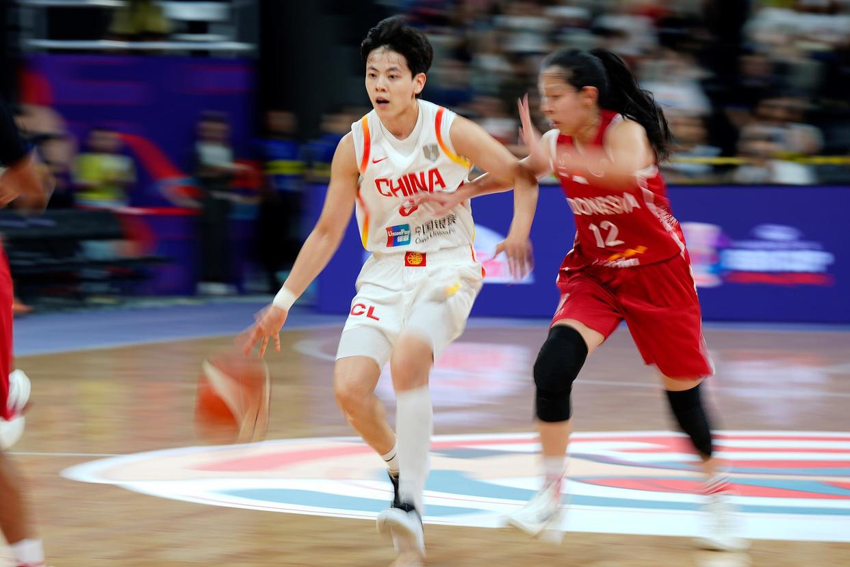 首战告捷！女篮亚洲杯中国110比59大胜印尼