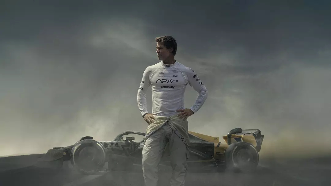 《F1：狂飙飞车》引爆暑期档，赛车题材电影是观影“刚需”