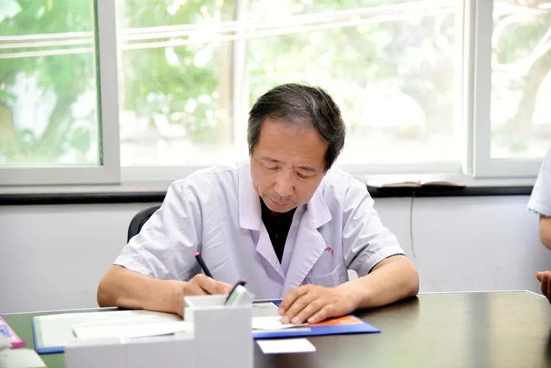 7月25日，北京大学第一医院涂平教授来济南会诊