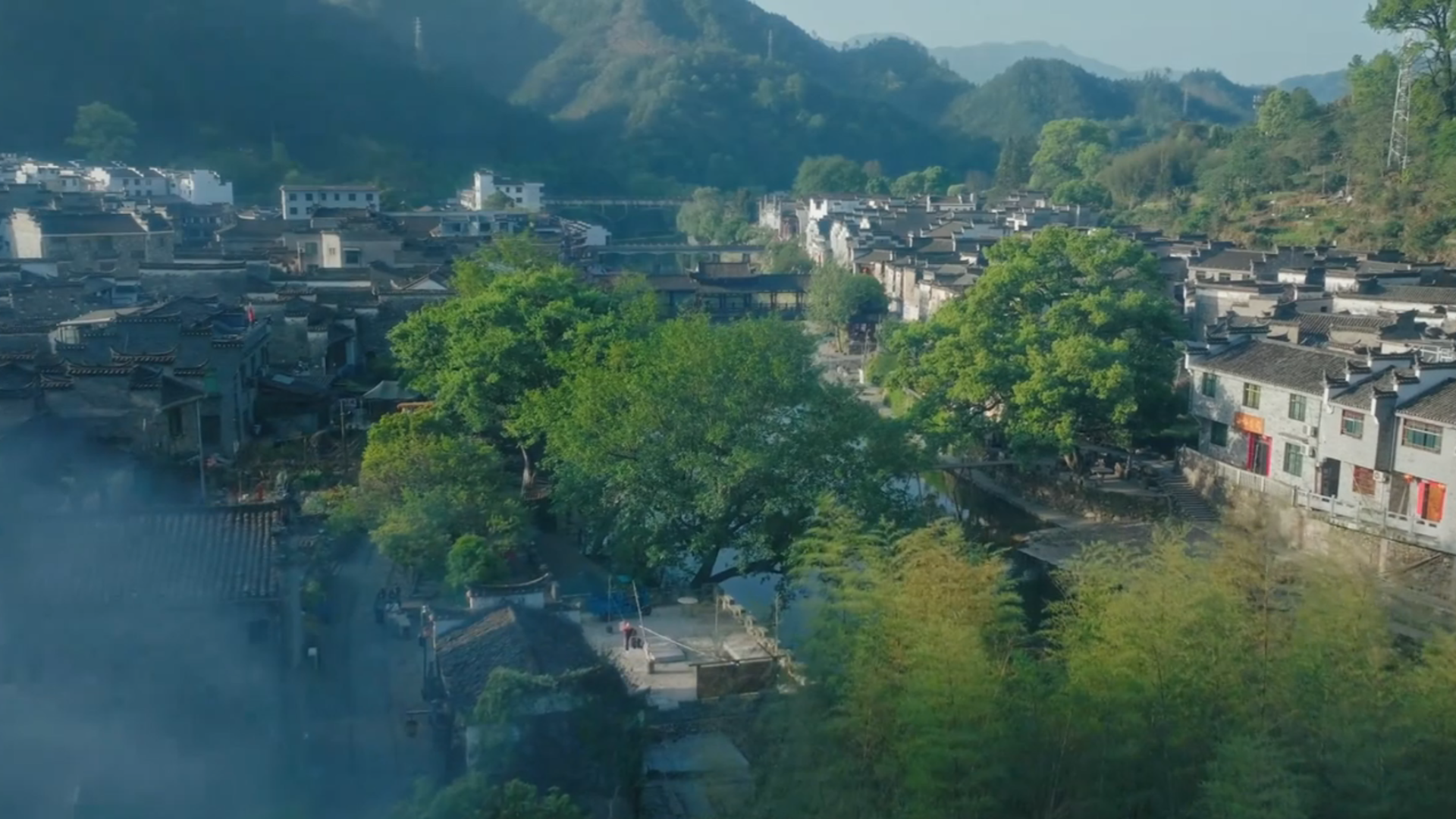 瑶里古镇收费引争议，景区“爆火即圈钱”乱象如何破？