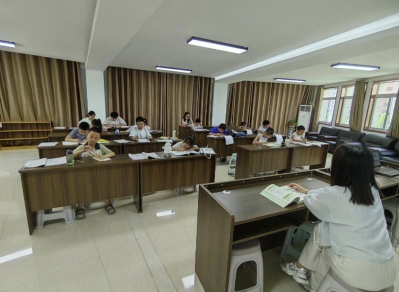 南苑街道南新街社区暑托班开班