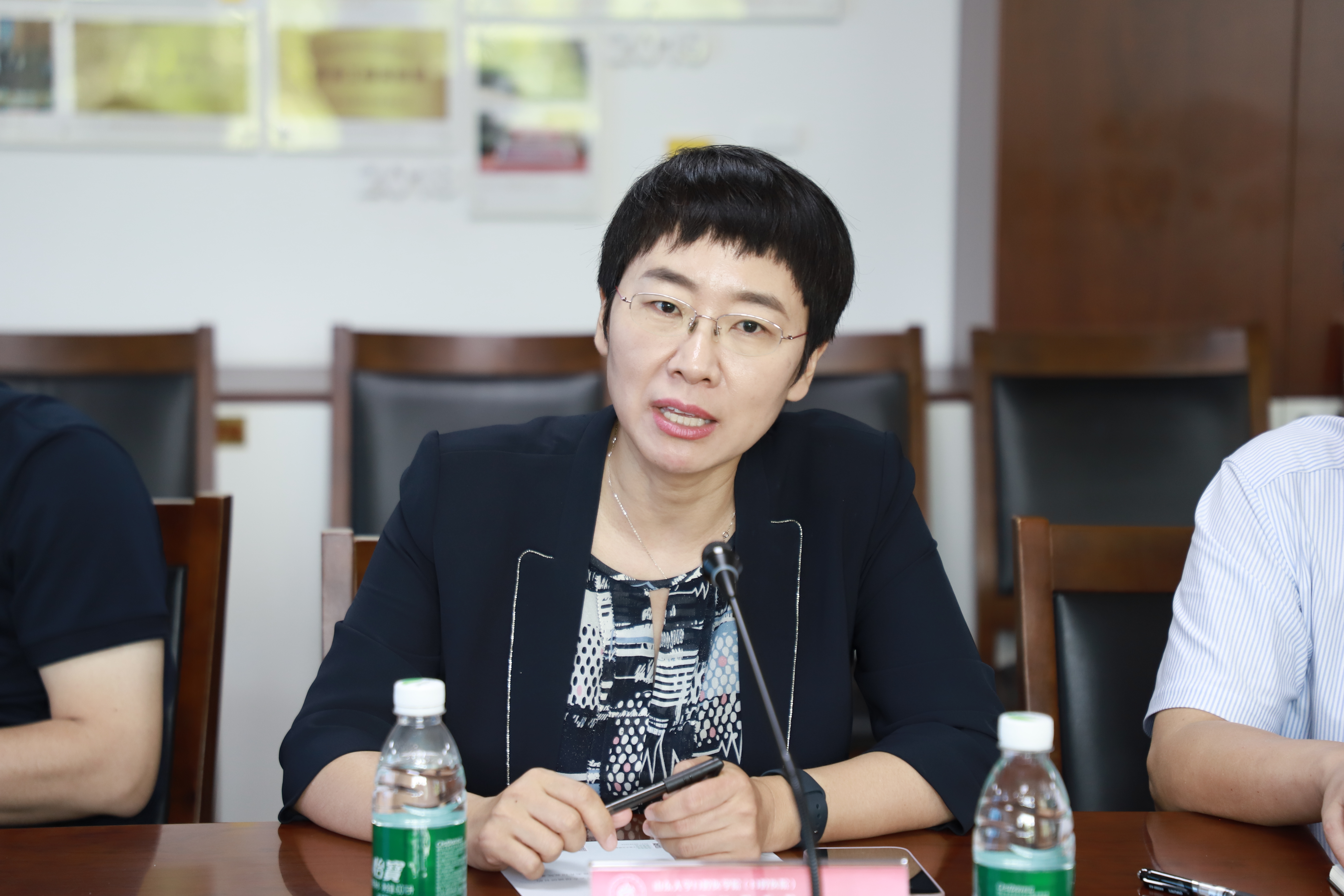 山西医科大学口腔医（学）院一行到山大口腔调研交流