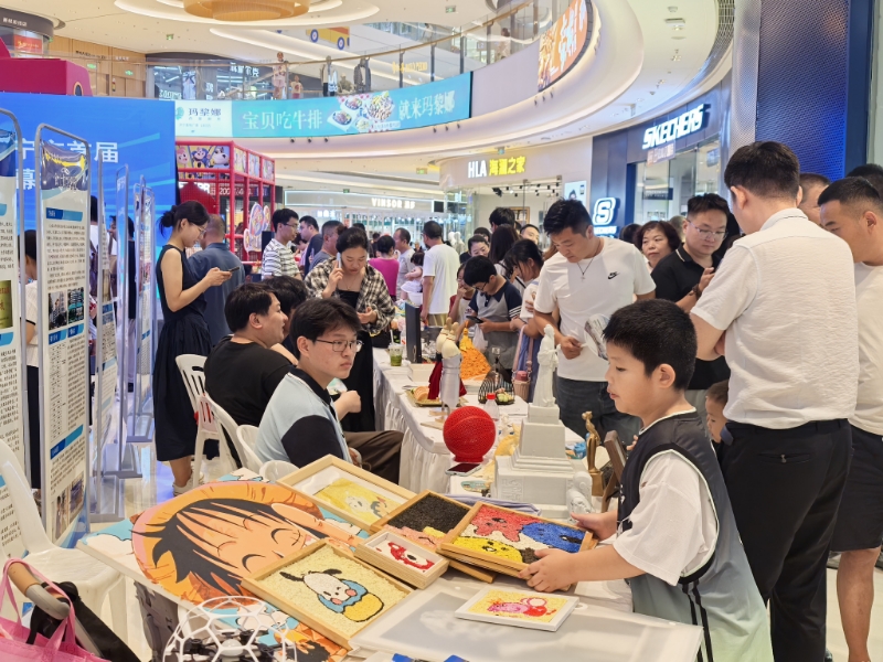 济宁市首届技能人才嘉年华活动在太白湖新区吾悦广场举办