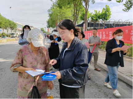 政策春风进集市，惠民服务润民心