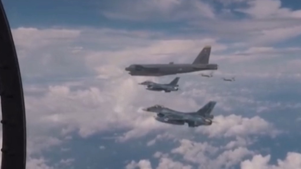 果然视频·看天下|B-52现身半岛，朝鲜谴责美日韩联合空演