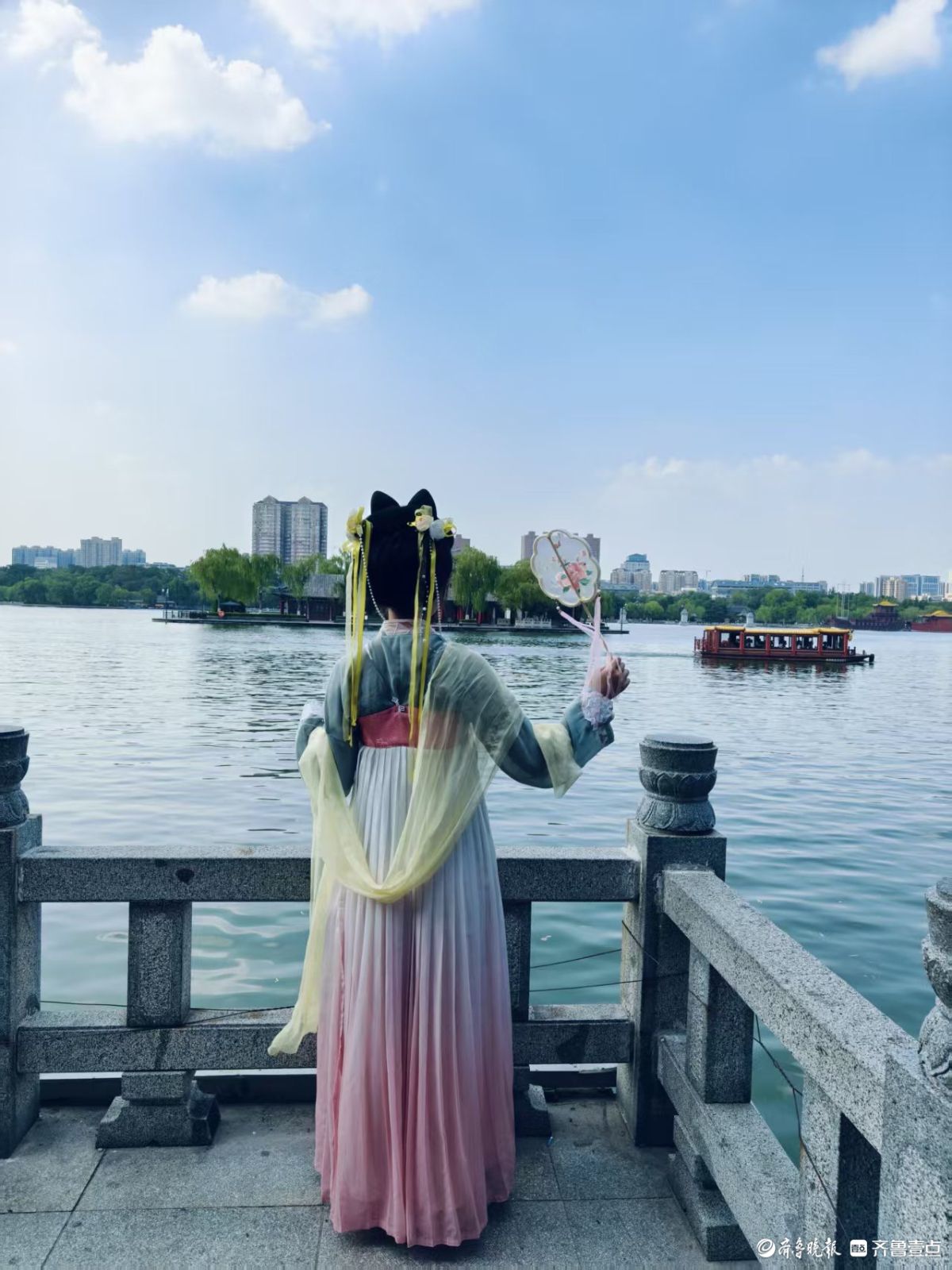 来济南看明湖美景