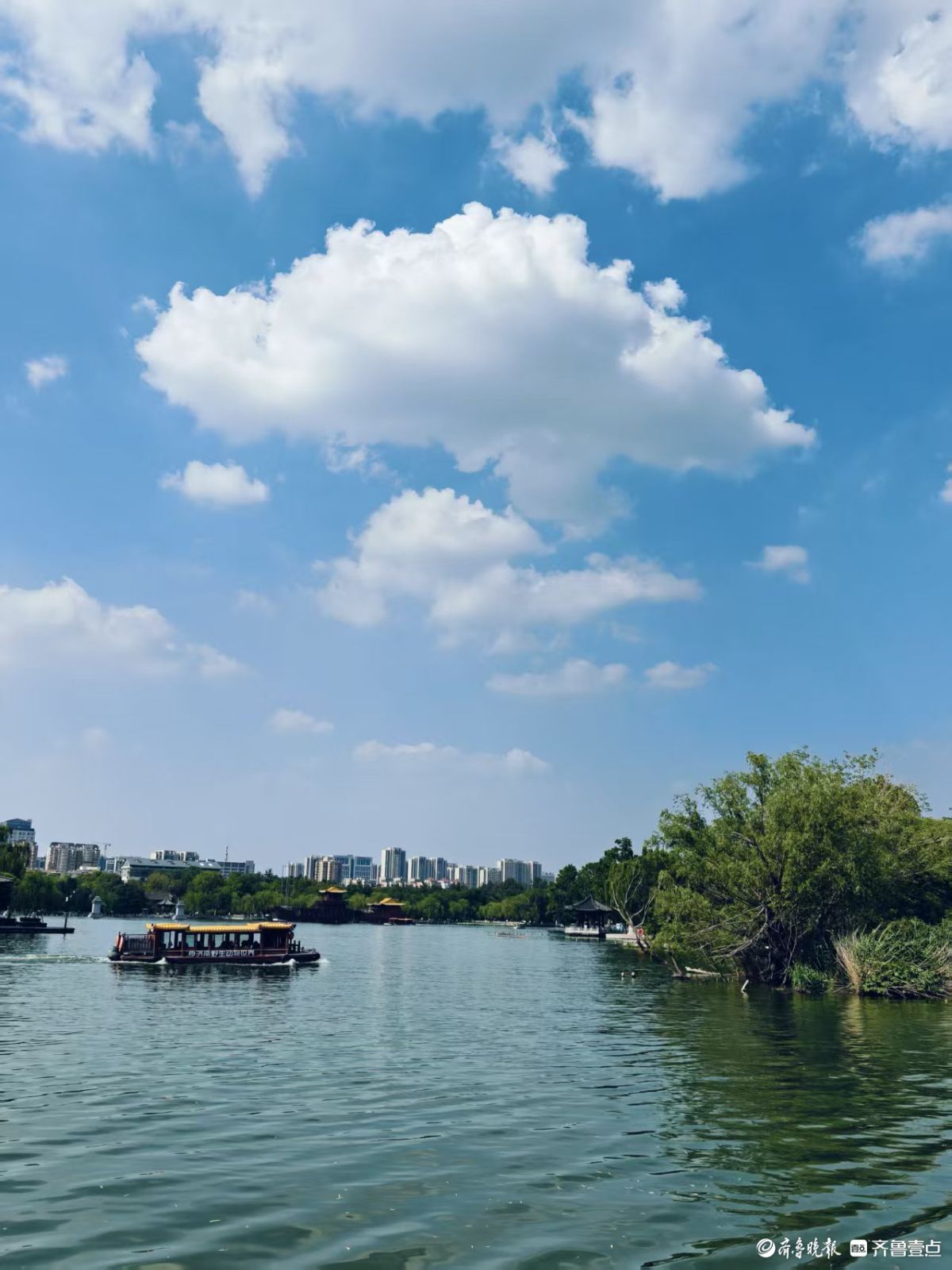 来济南看明湖美景