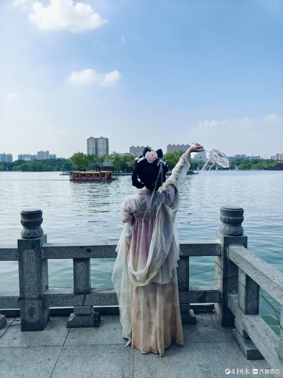 来济南看明湖美景