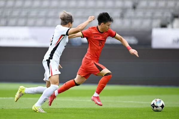 国足小胜中国香港获东亚杯第三：“久家军”亮点不多，新帅还得等