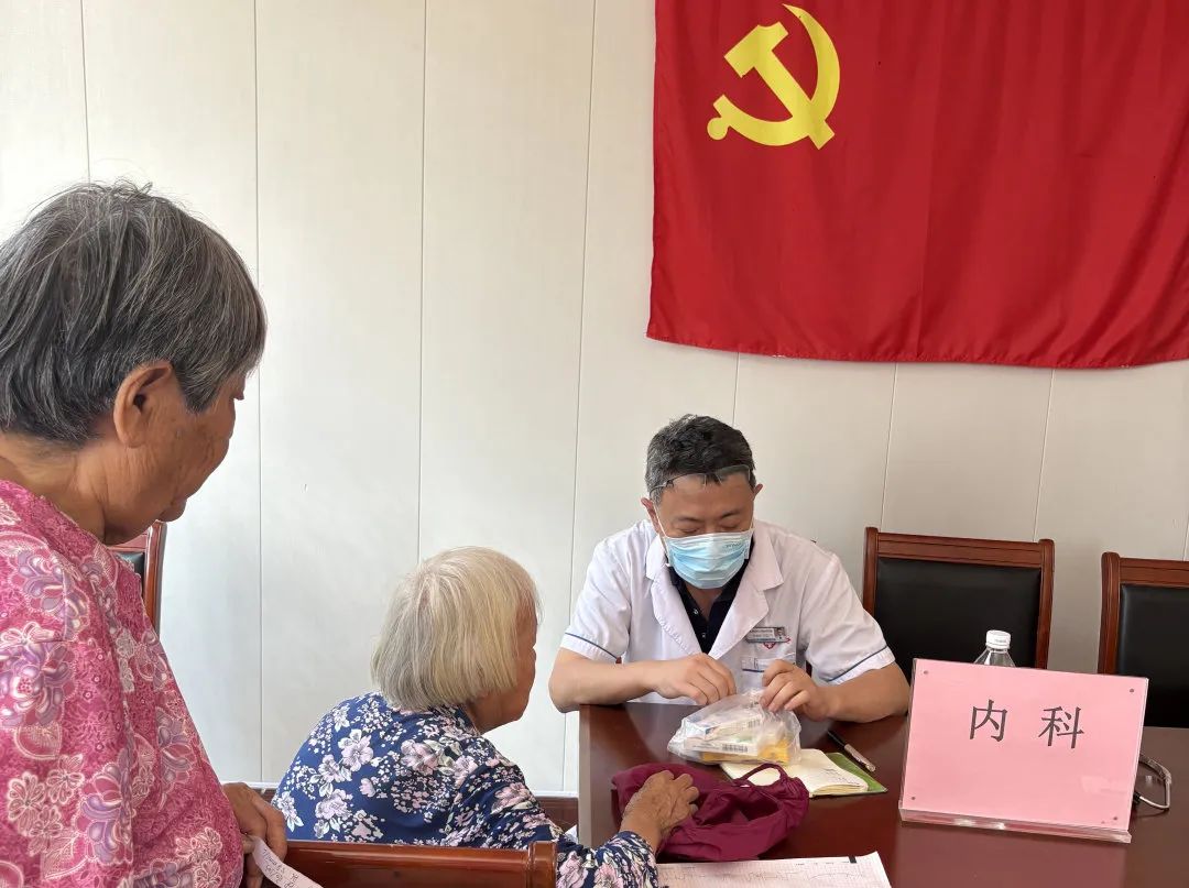 济南市三院深入乡村开展惠民义诊