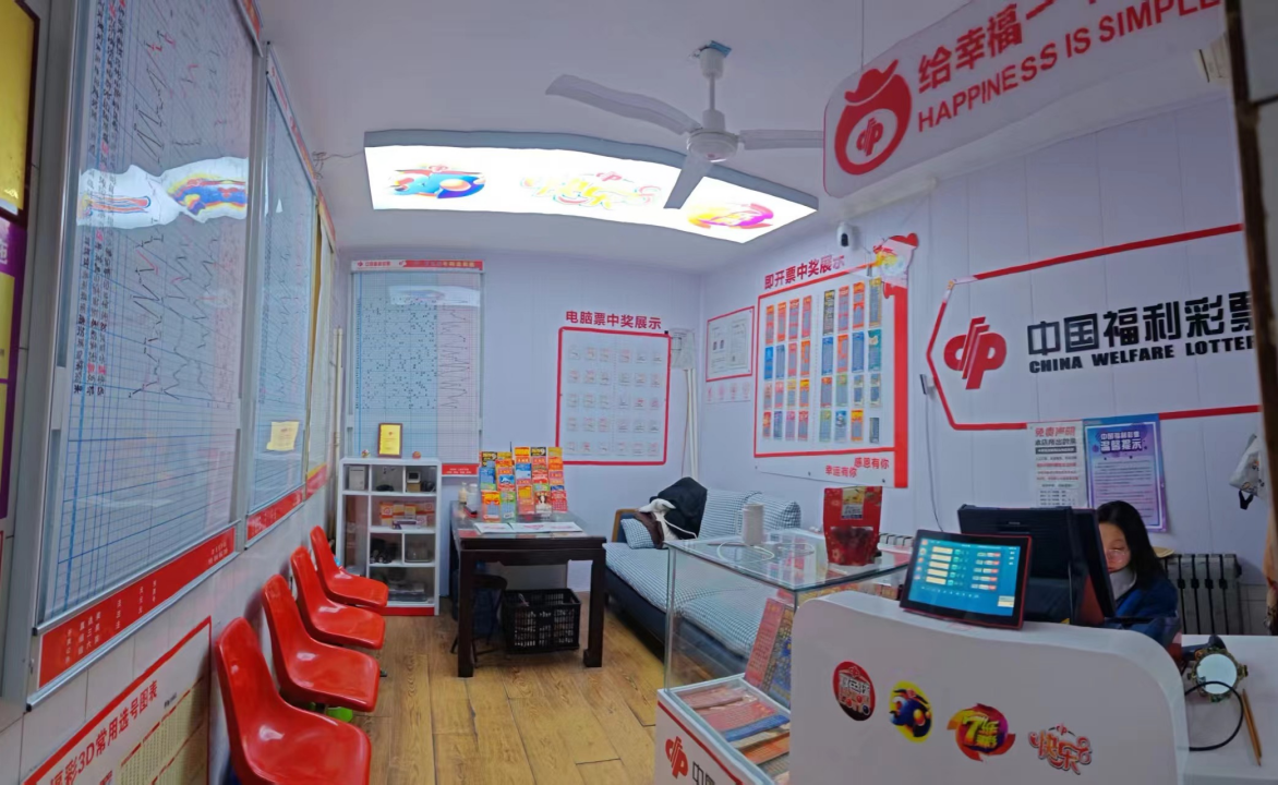 福彩销售员张益凤：二十五年小站传大爱，一盏灯火暖港城
