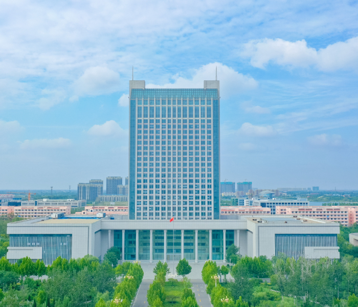 滨州职业学院始建于1954年，是首批国家骨干校、全国优质校。学校创新实施“专业即产业、入学即入岗、毕业即就业”办学模式，构建“中高本”一体化贯通培养体系，承担职业教育“101”计划、现场工程师培养、职业院校数字校园建设等10项国家级改革任务。责任育人，匠心筑梦，《壹点看校》栏目带你走进滨州职业学院。