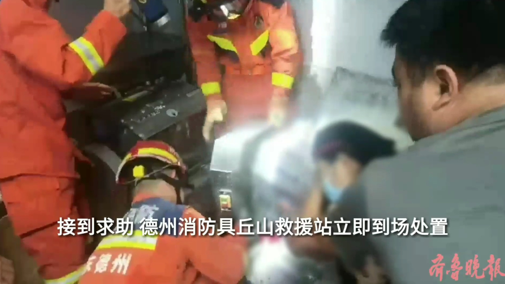 果然视频|女子被压面机“咬”住手，消防员拆机施救