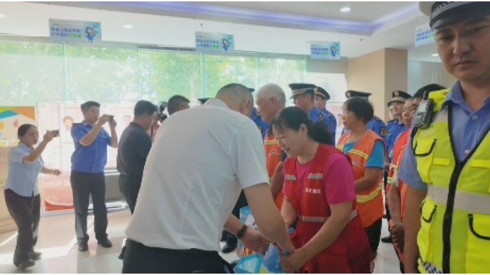 邹平：爱眼送凉，为户外劳动者撑起“健康伞”