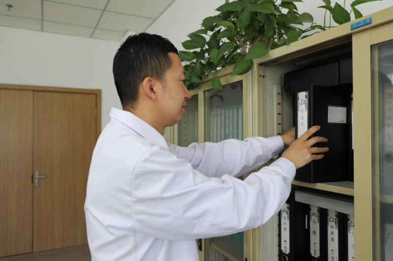 东航山东分公司济南基地青年航医刘成俊：青年担当 旺季护航