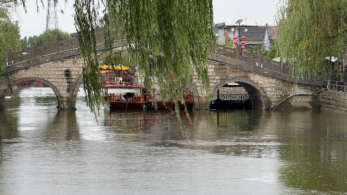 雨中的微山湖南阳古镇，古朴闲适，浪漫安然
