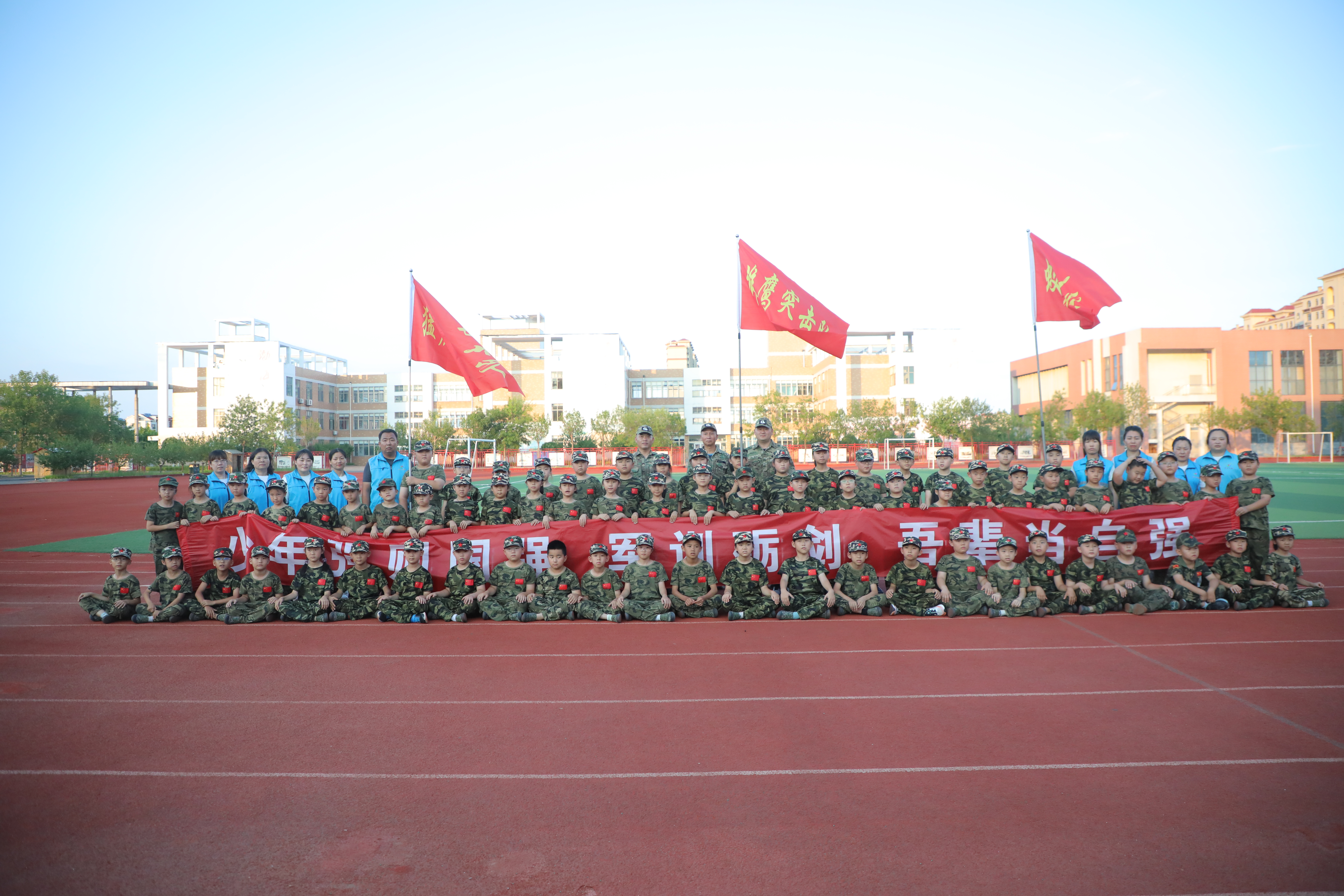 东营市河口区开展中小学生暑假军训志愿服务活动
