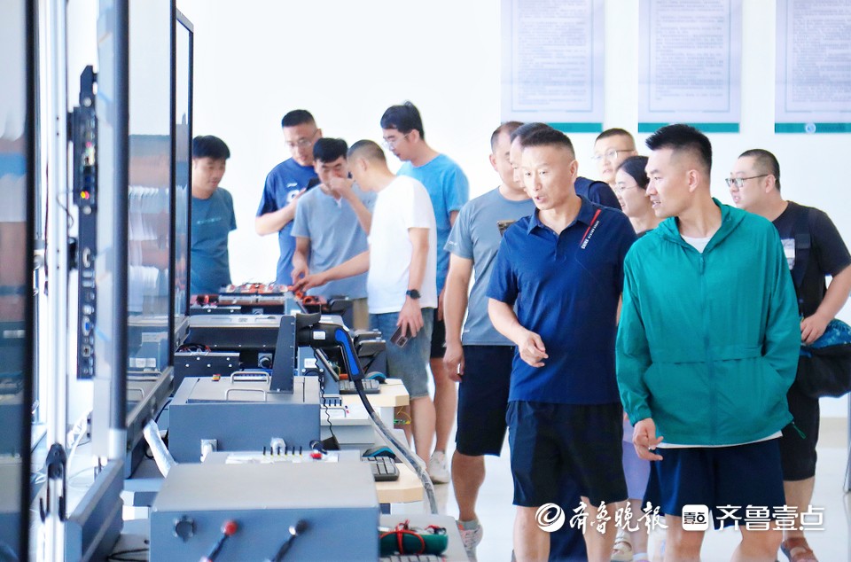 共话教育合作，莒县高中教师团队到日照科技职业学院实地参观交流